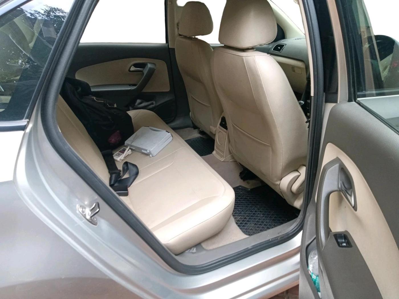 2014 Volkswagen Vento HIGHLINE 1.6 MPI, Petrol, Manual, 1,28,567 km, interior