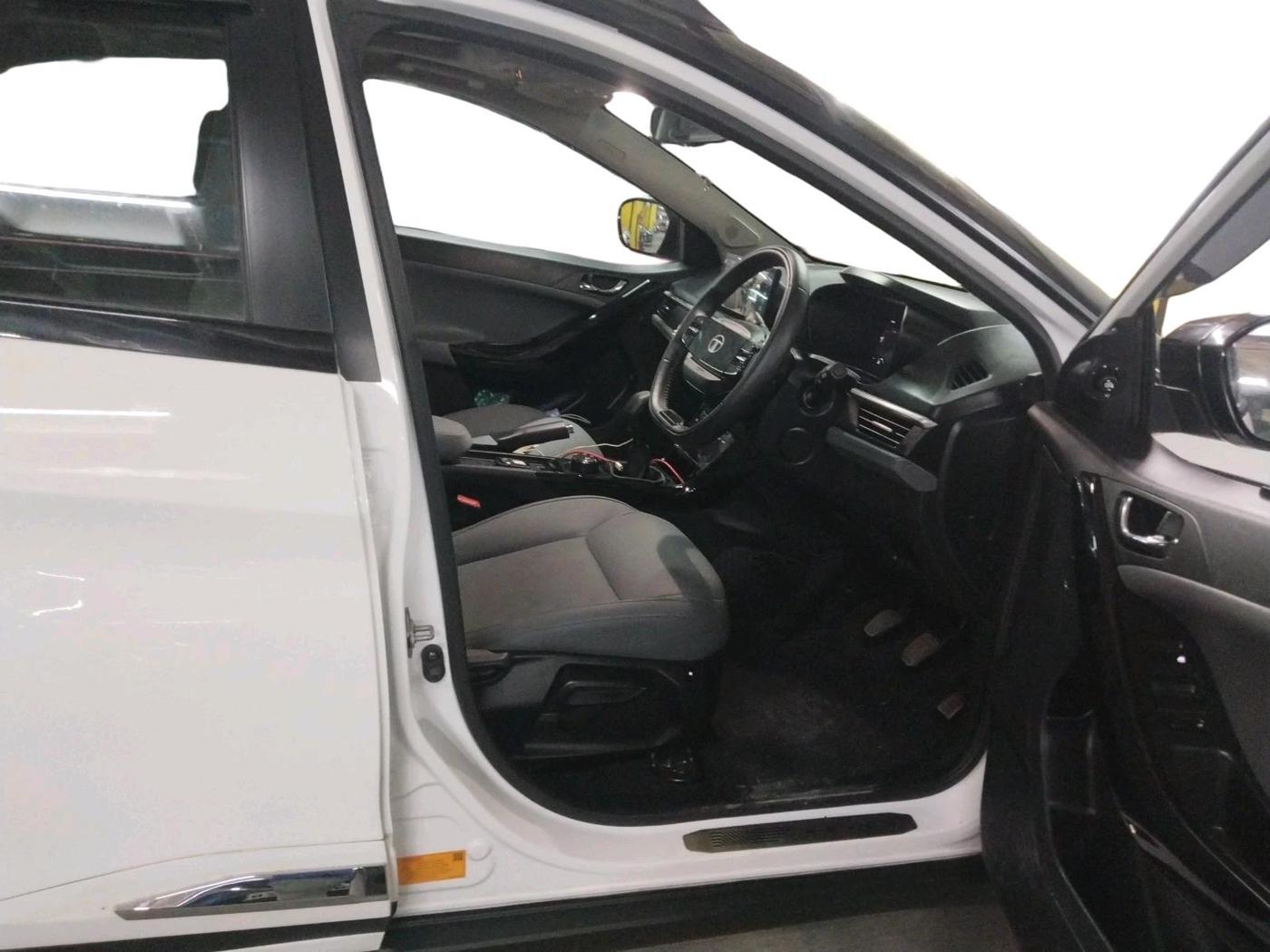 2025 Tata NEXON Fearless Plus (PS) 1.2 Petrol 6MT Dual Tone, Petrol, Manual, 5,479 km, interior