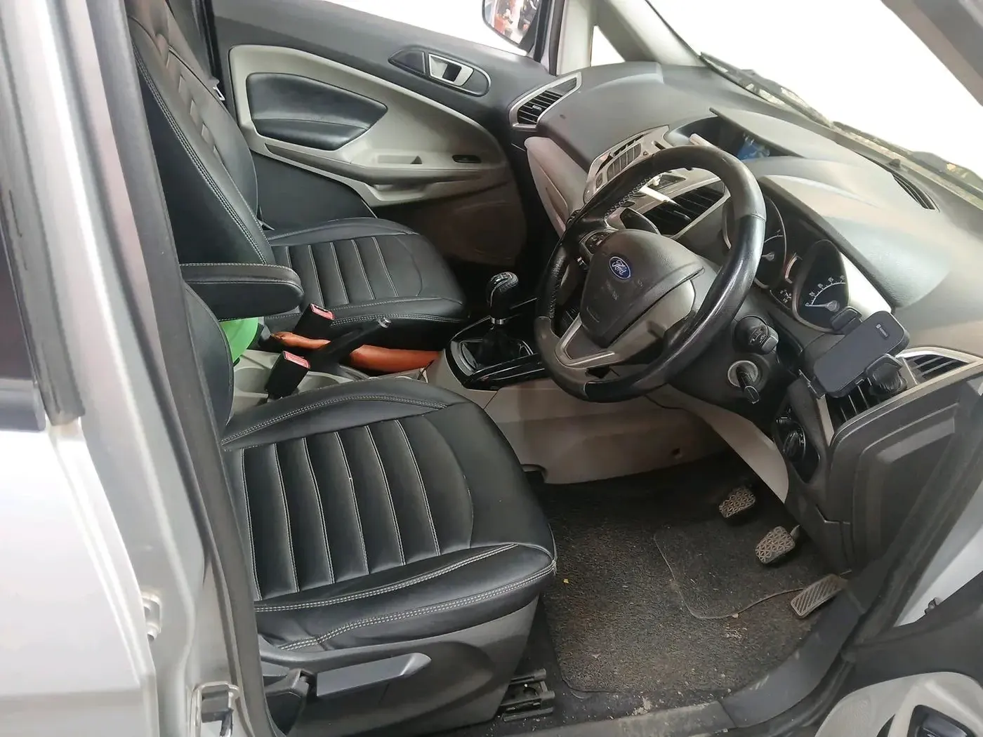 2013 Ford Ecosport TITANIUM 1.5L DIESEL, Diesel, Manual, 1,64,555 km, interior