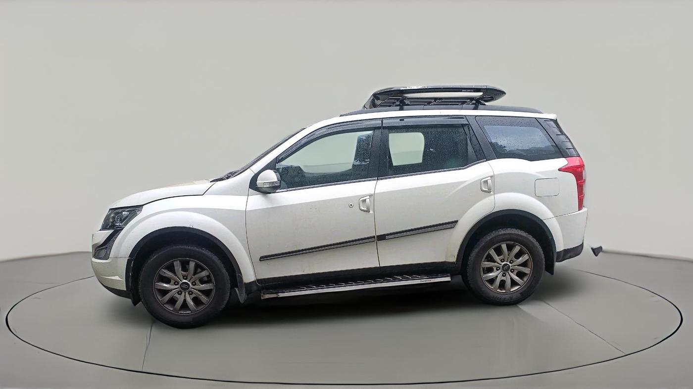 2016 Mahindra XUV500 W10 AT, Diesel, Automatic, 1,13,643 km, exterior
