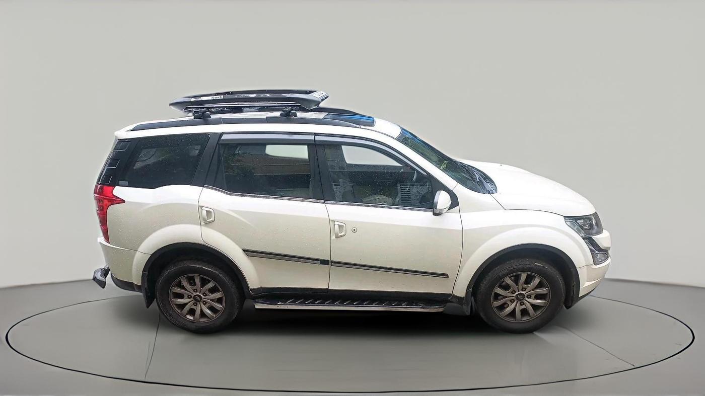 2016 Mahindra XUV500 W10 AT, Diesel, Automatic, 1,13,643 km, exterior