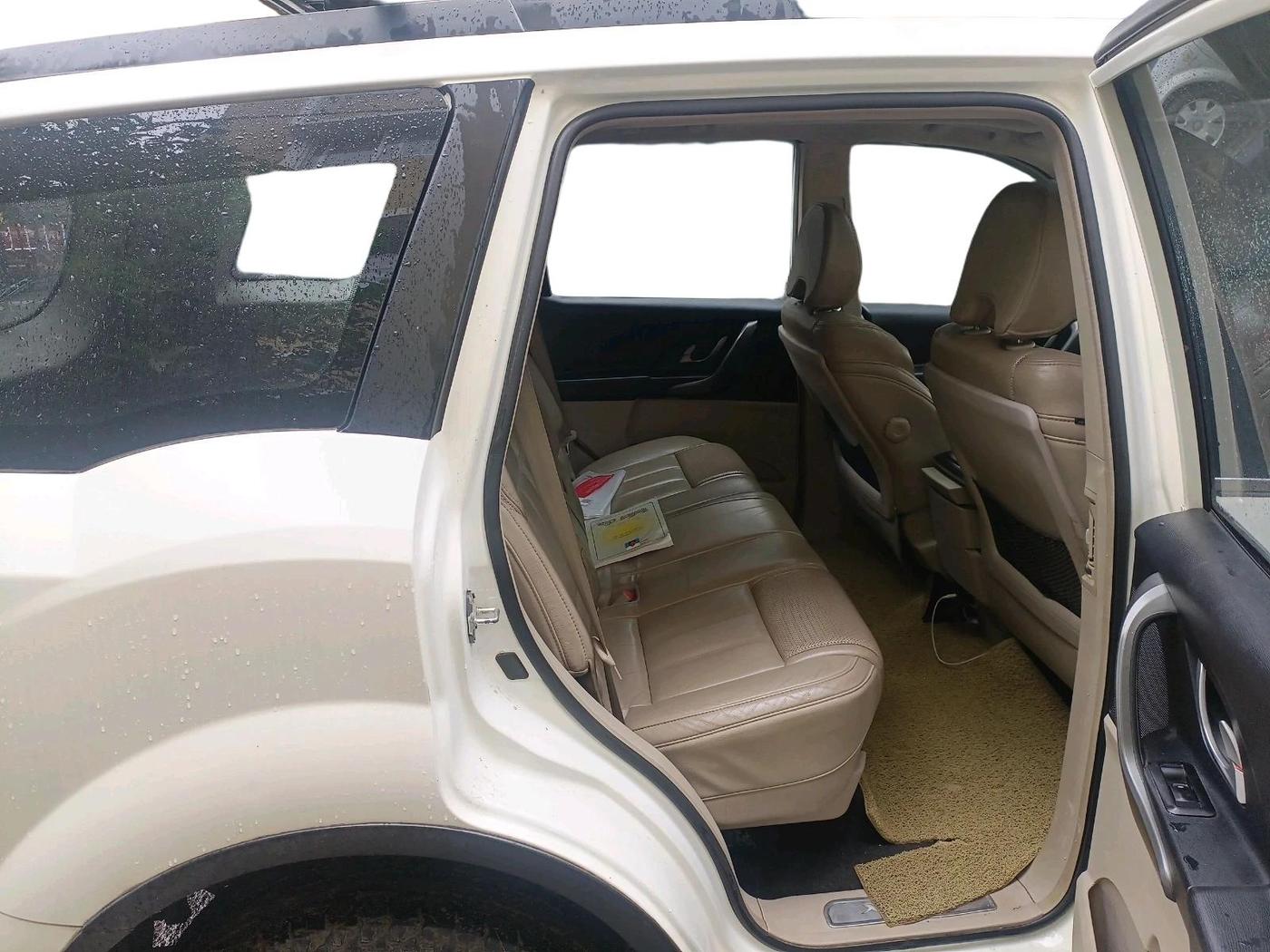 2016 Mahindra XUV500 W10 AT, Diesel, Automatic, 1,13,643 km, interior