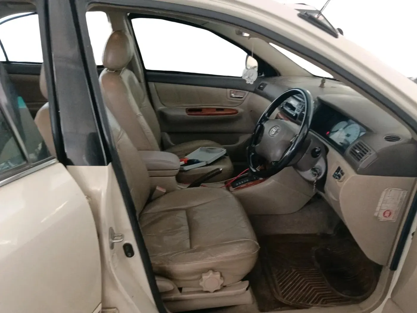 2004 Toyota Corolla H3 G 1.8, Petrol, Automatic, 1,80,657 km, interior