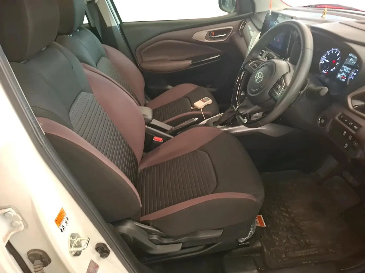 2025 Toyota Urban Cruiser Taisor V 1.0 Petrol AT, Petrol, Automatic, 2,253 km, interior