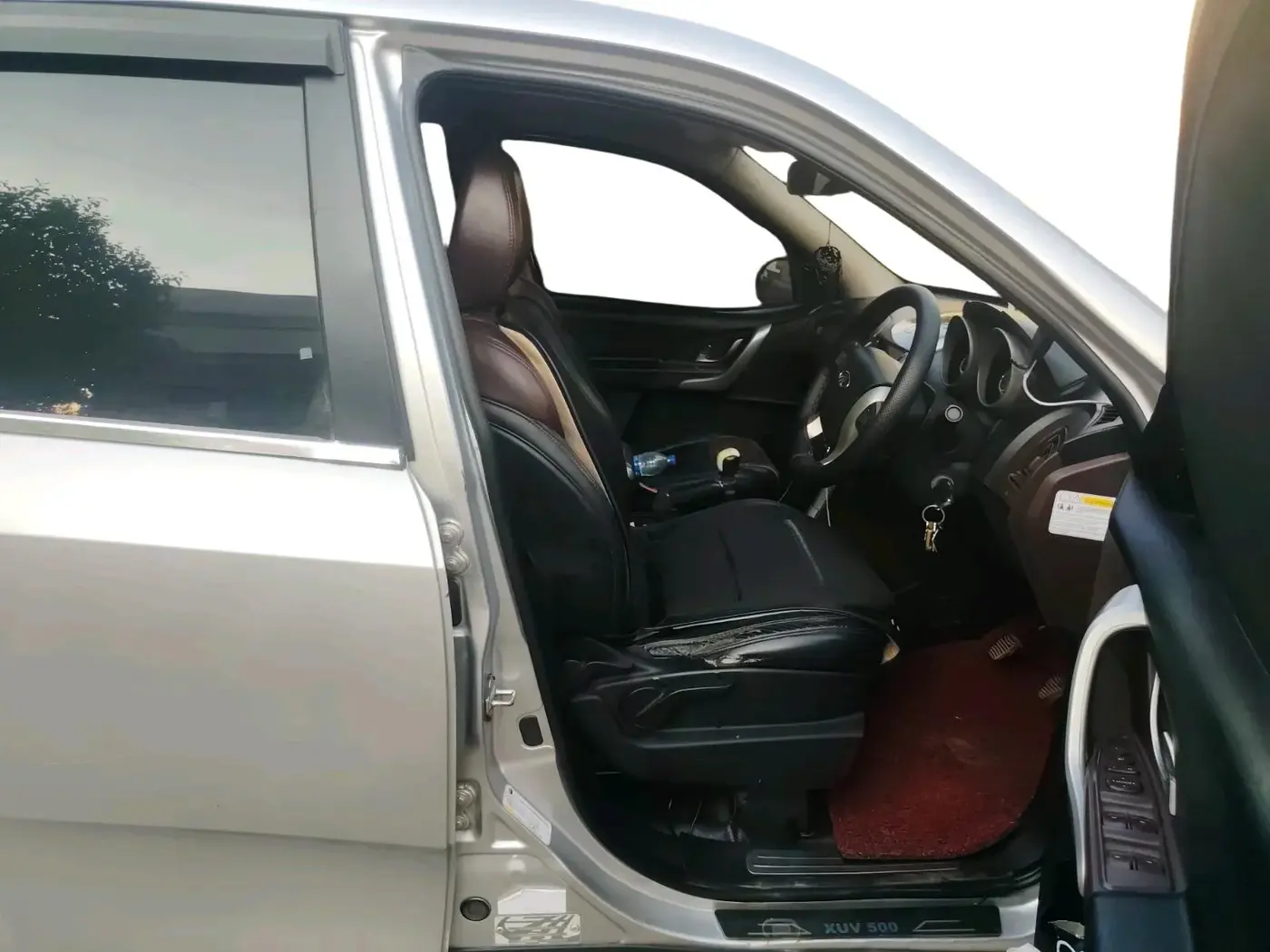 2014 Mahindra XUV500 W8, Diesel, Manual, 1,12,609 km, interior
