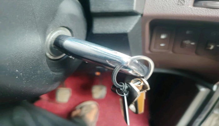 2014 Mahindra XUV500 W8, Diesel, Manual, 1,12,609 km, interior