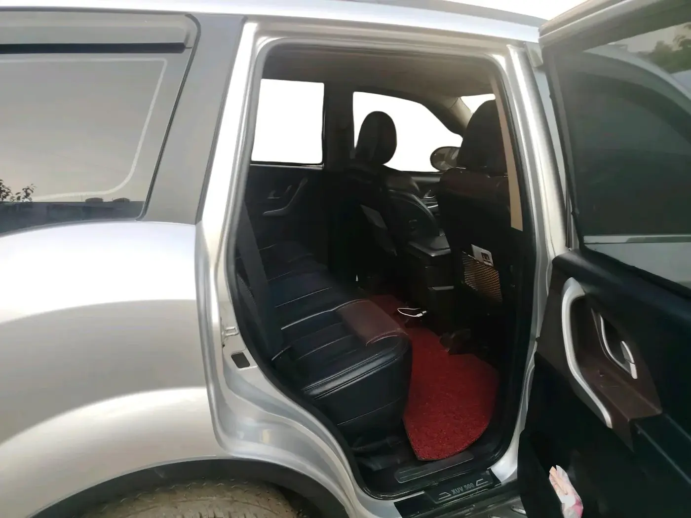 2014 Mahindra XUV500 W8, Diesel, Manual, 1,12,609 km, interior