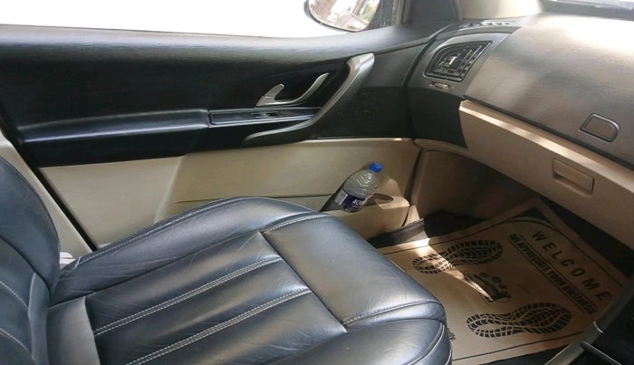2015 Mahindra XUV500 W6, Diesel, Manual, 1,02,059 km, interior