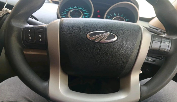 2015 Mahindra XUV500 W6, Diesel, Manual, 1,02,059 km, interior