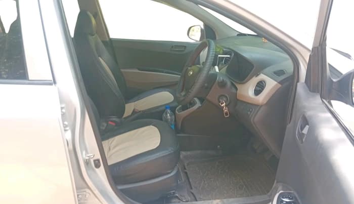 2013 Hyundai Grand i10 MAGNA 1.2 KAPPA VTVT, Petrol, Manual, 1,25,102 km, interior