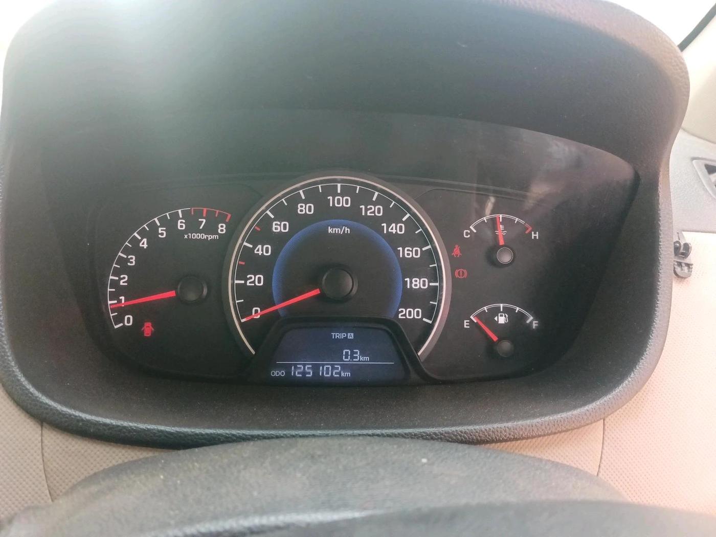 2013 Hyundai Grand i10 MAGNA 1.2 KAPPA VTVT, Petrol, Manual, 1,25,102 km, interior