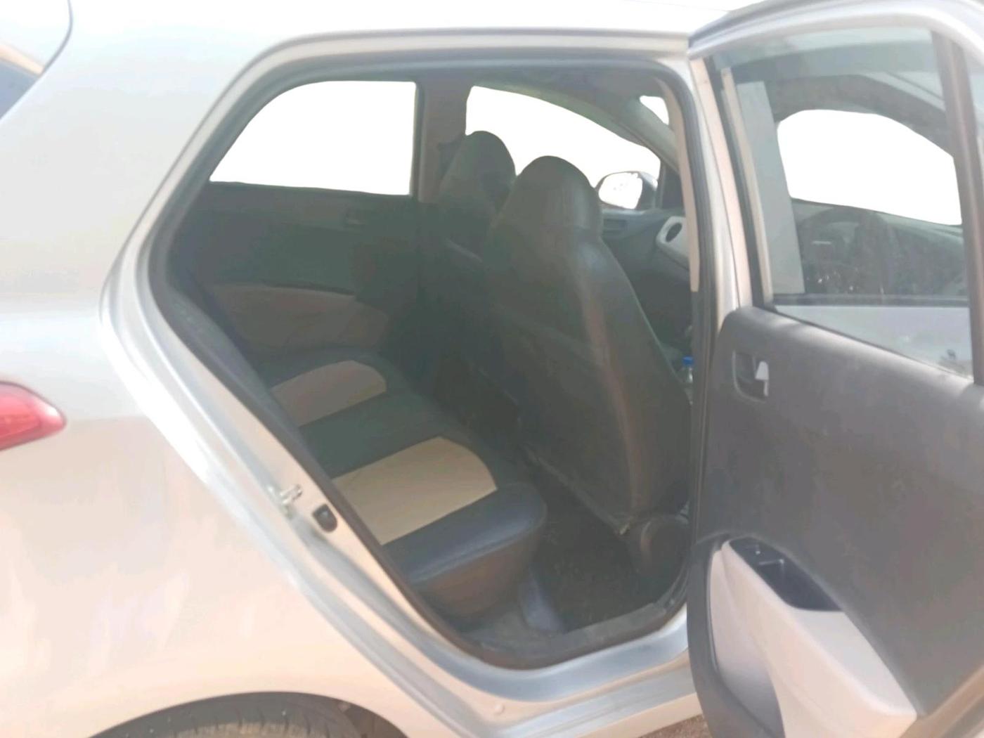 2013 Hyundai Grand i10 MAGNA 1.2 KAPPA VTVT, Petrol, Manual, 1,25,102 km, interior