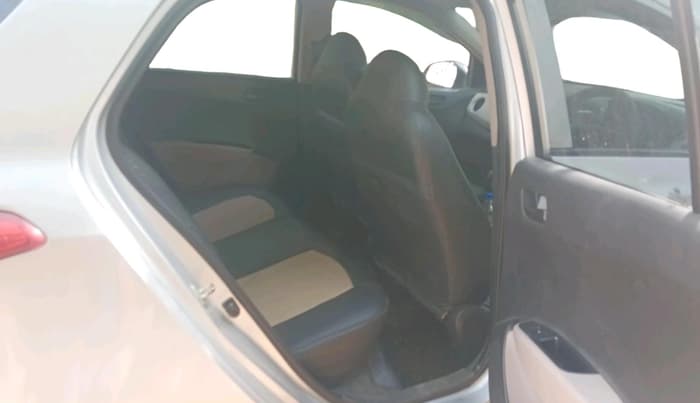 2013 Hyundai Grand i10 MAGNA 1.2 KAPPA VTVT, Petrol, Manual, 1,25,102 km, interior