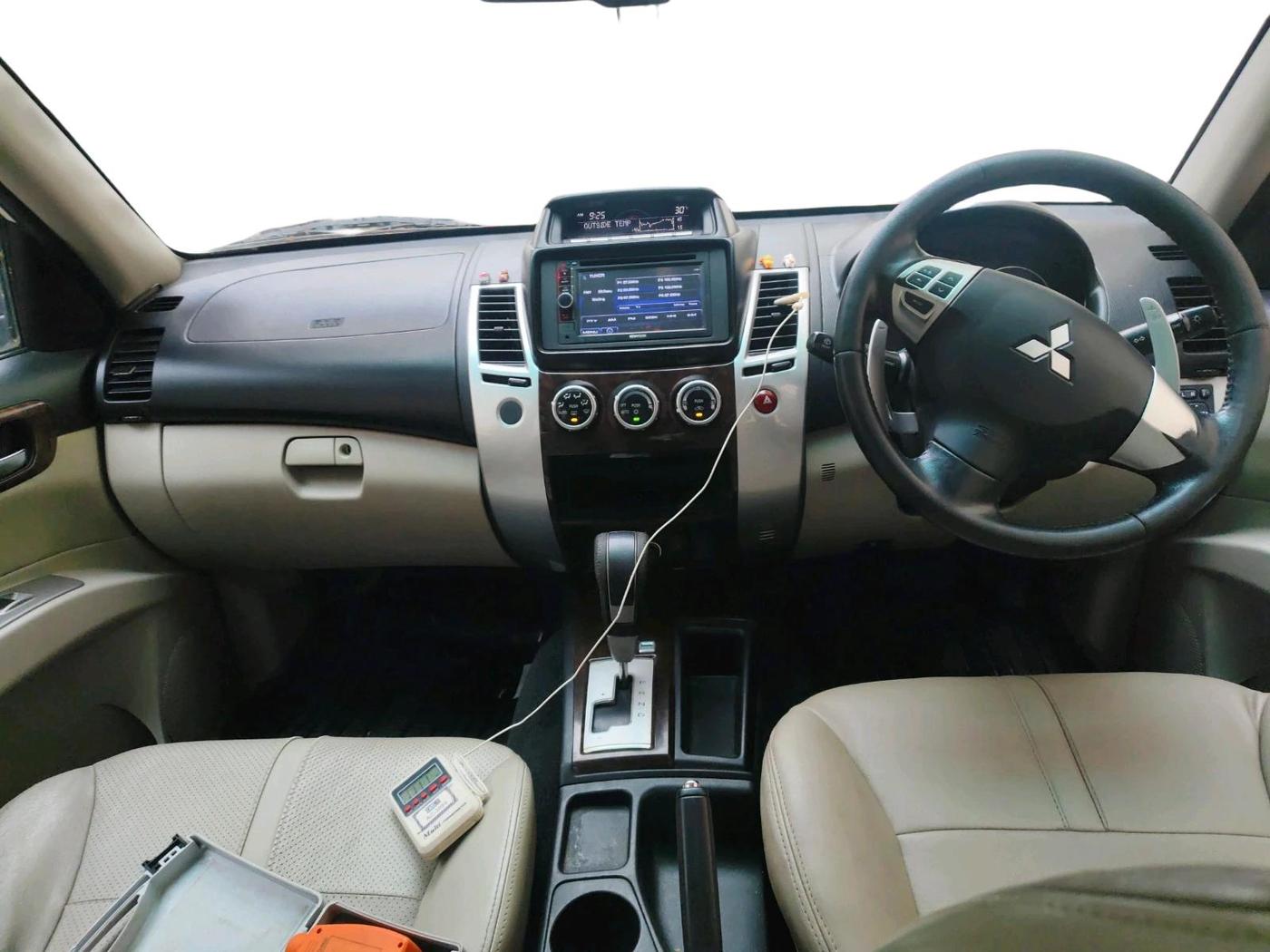 2016 Mitsubishi Pajero Sport 2.5 AT 4X2, Diesel, Automatic, 1,40,440 km, interior