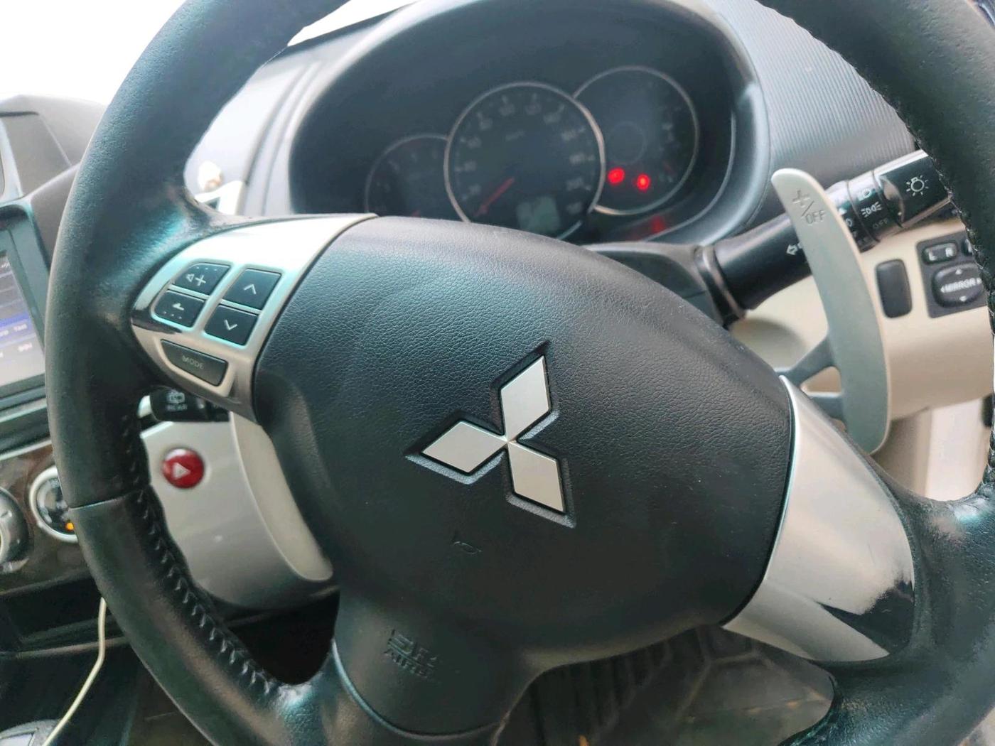 2016 Mitsubishi Pajero Sport 2.5 AT 4X2, Diesel, Automatic, 1,40,440 km, interior
