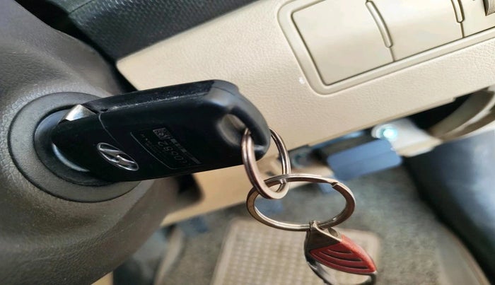 2013 Hyundai Verna FLUIDIC 1.6 CRDI EX, Diesel, Manual, 1,12,432 km, interior