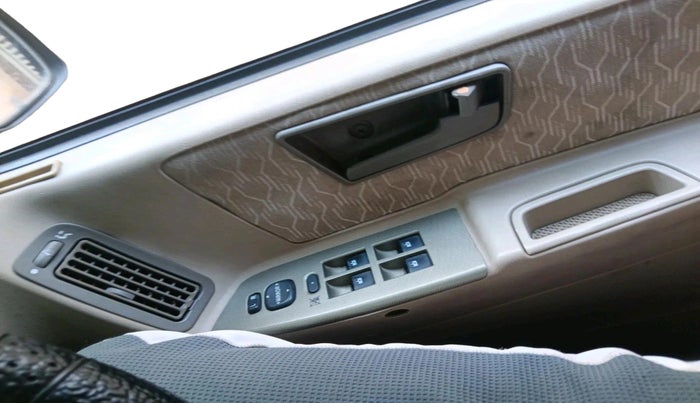 2012 Tata Safari 4X2 LX DICOR 2.2 VTT, Diesel, Manual, 57,380 km, interior