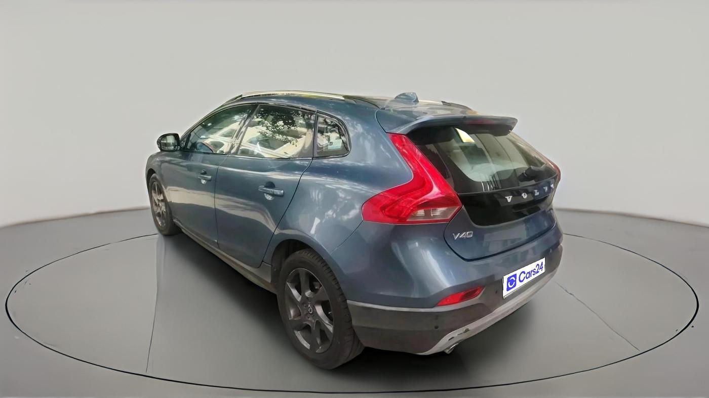 2014 Volvo V40 Cross Country D3, Diesel, Automatic, 1,46,501 km, exterior