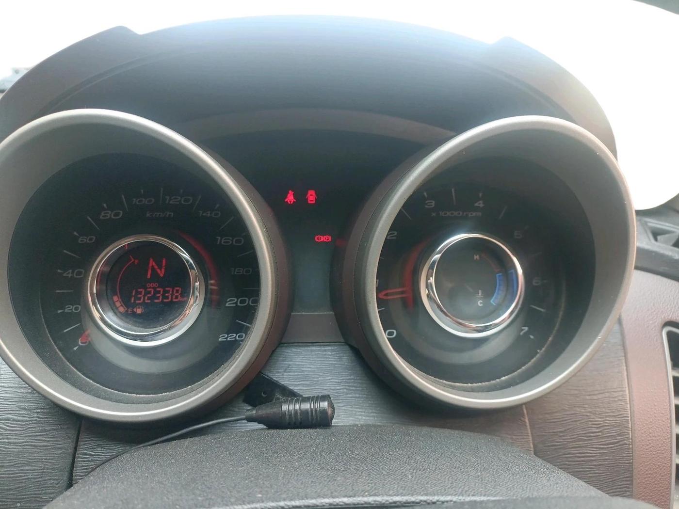 2013 Mahindra XUV500 W8, Diesel, Manual, 1,32,338 km, interior