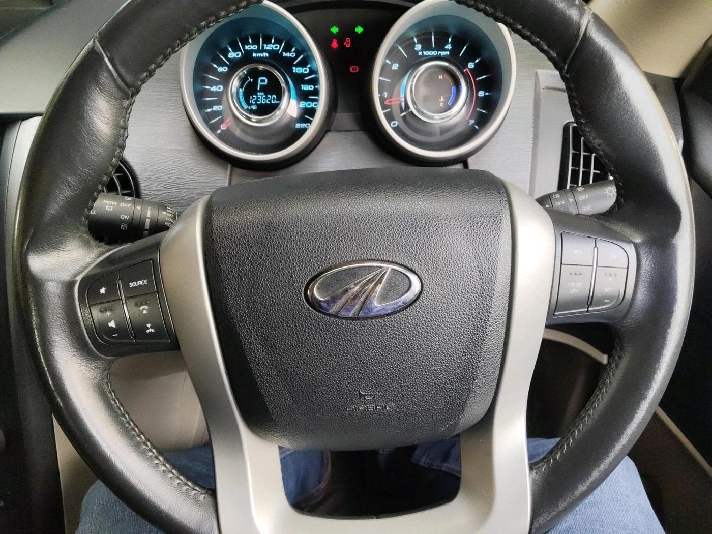 2016 Mahindra XUV500 W10 AT, Diesel, Automatic, 1,23,621 km, interior