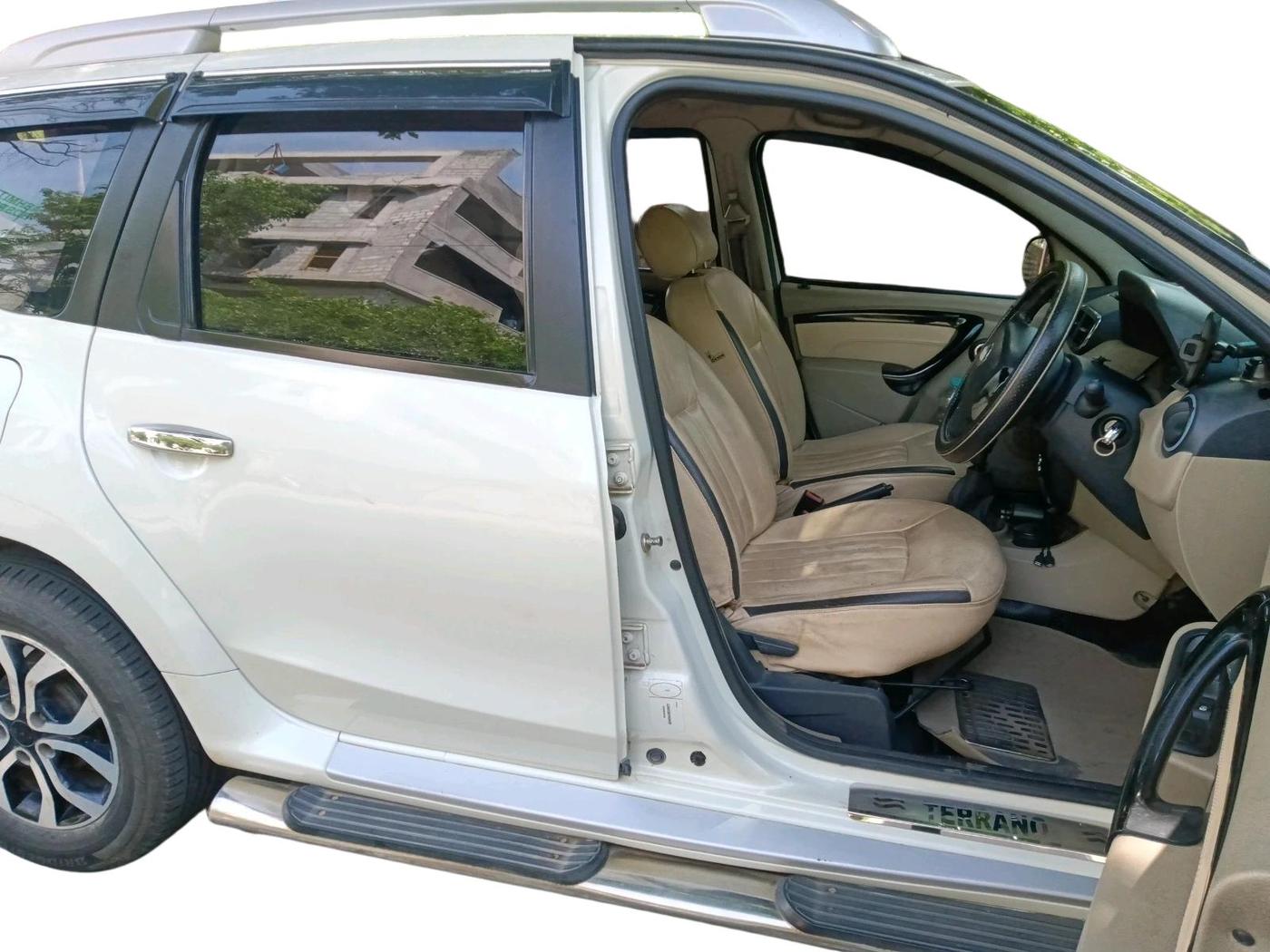 2014 Nissan Terrano XV D THP 110 PS, Diesel, Manual, 1,78,170 km, interior