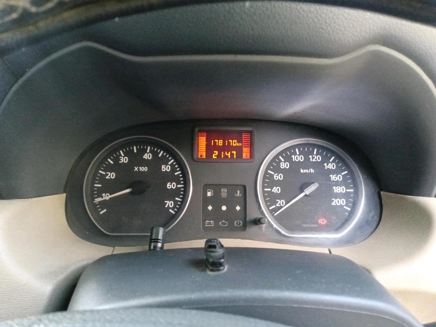 2014 Nissan Terrano XV D THP 110 PS, Diesel, Manual, 1,78,170 km, interior