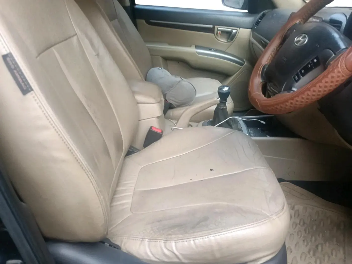 2011 Hyundai Santa Fe 2 WD, Diesel, Manual, 1,94,326 km, interior