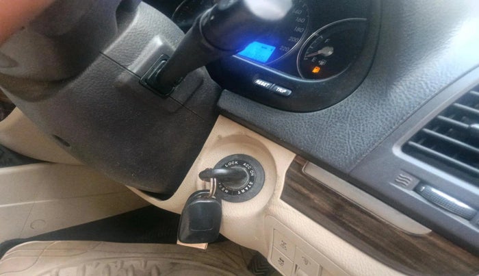 2011 Hyundai Santa Fe 2 WD, Diesel, Manual, 1,94,326 km, interior