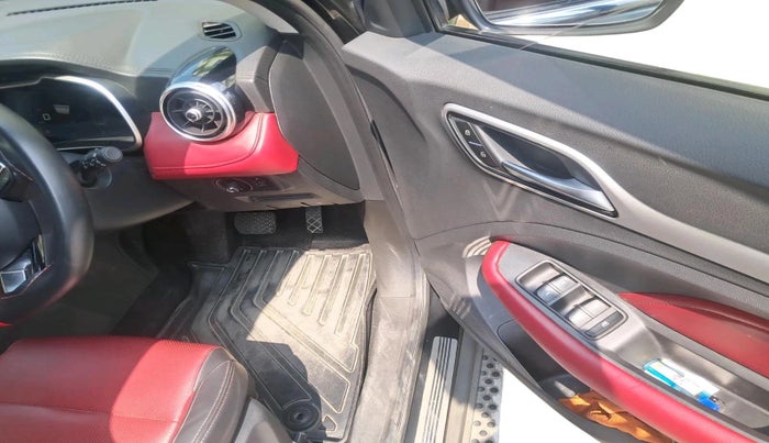 2022 MG ASTOR SAVVY 1.5 CVT S RED, Petrol, Automatic, 64,997 km, interior