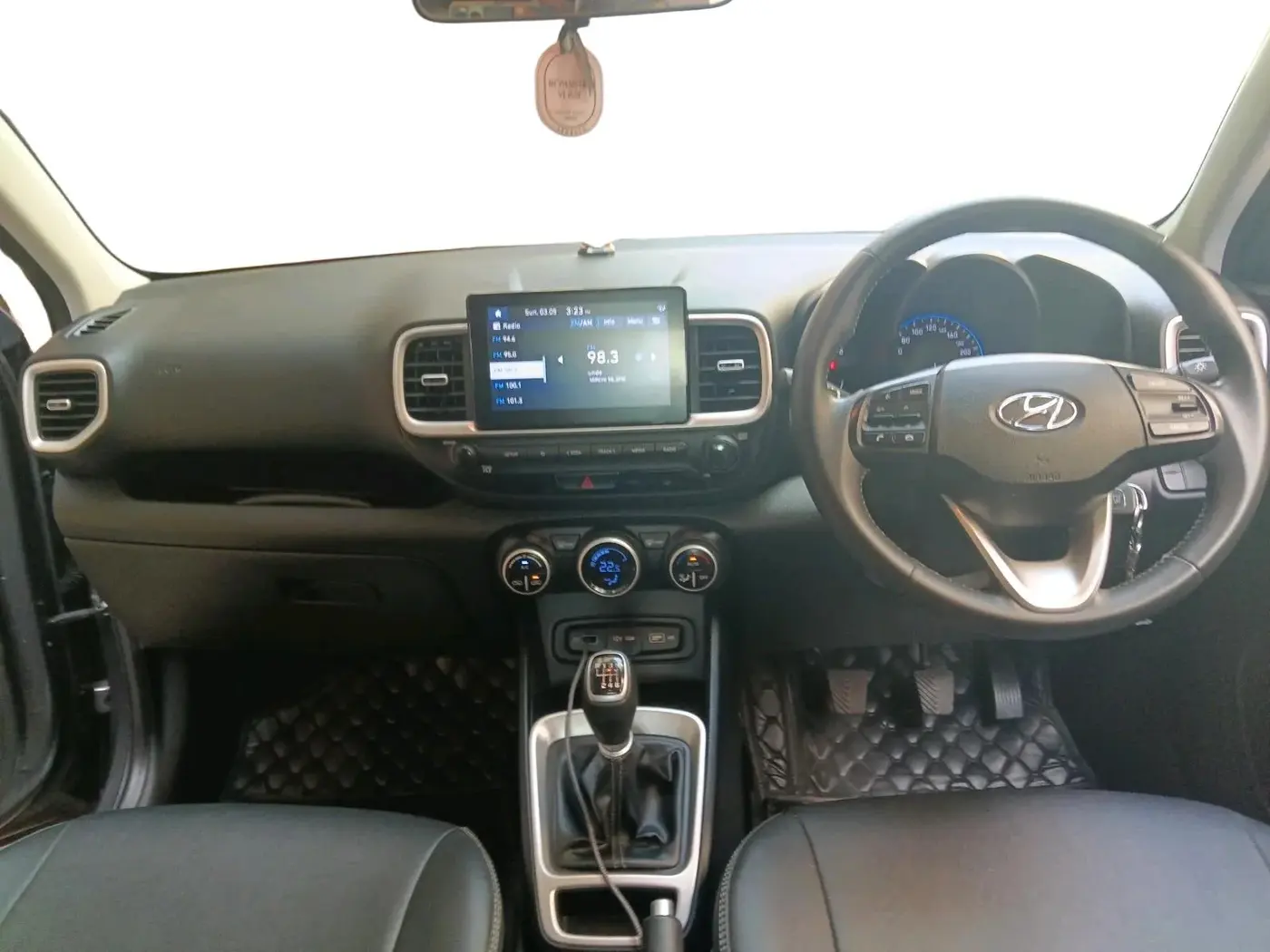 2021 Hyundai VENUE SX 1.0 TURBO, Petrol, Manual, 31,137 km, interior