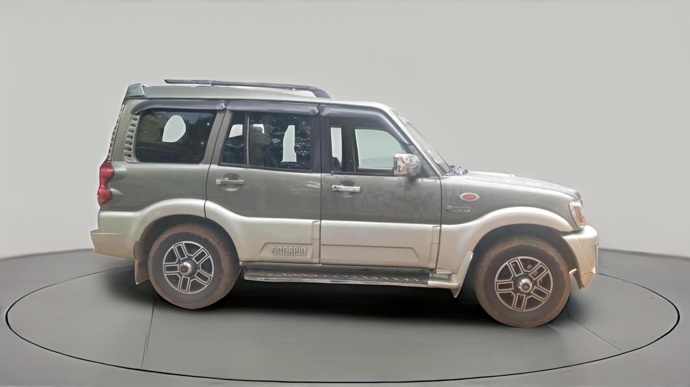 2013 Mahindra Scorpio VLX 2WD AIRBAG BS-III, Diesel, Manual, 1,35,078 km, exterior