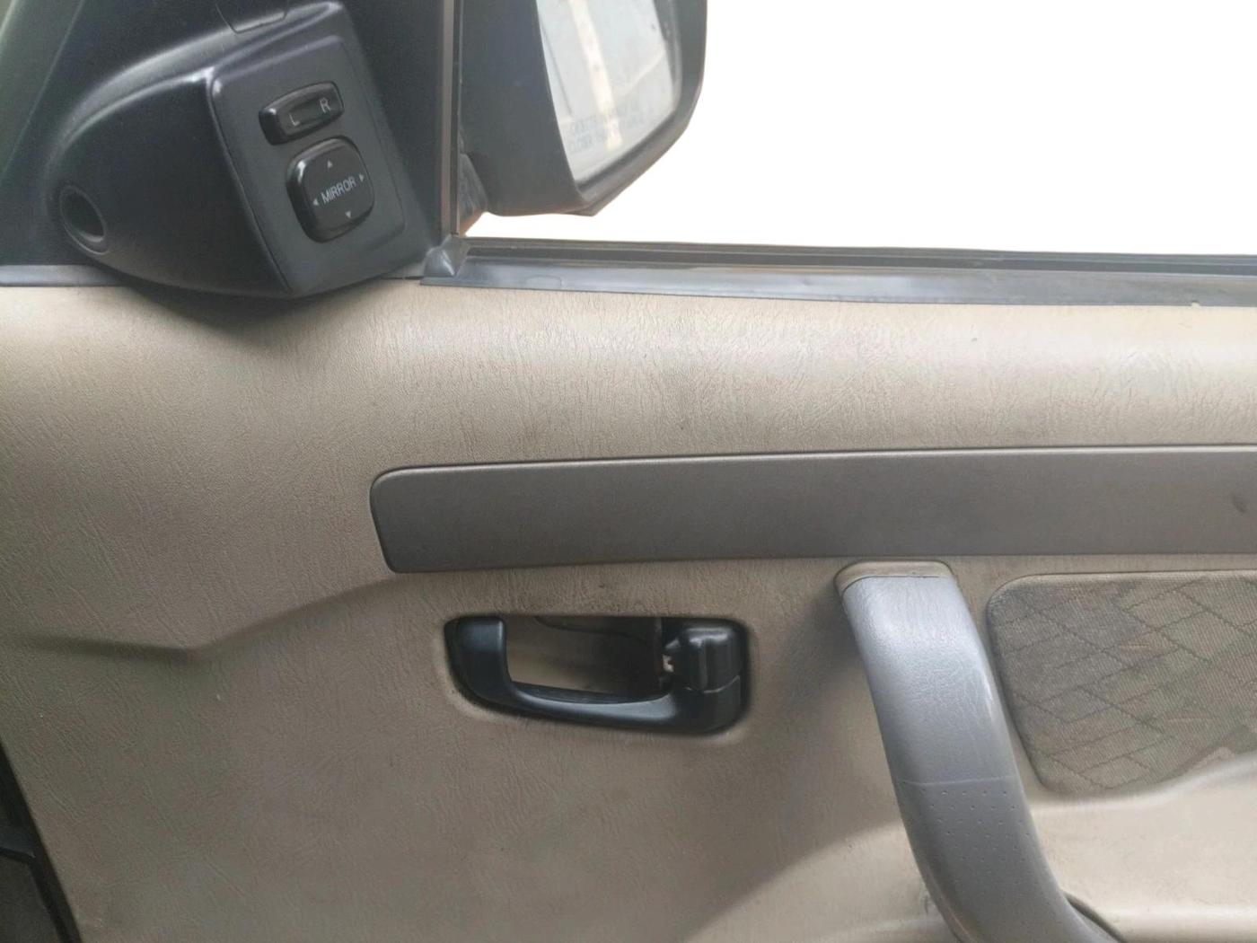 2013 Mahindra Scorpio VLX 2WD AIRBAG BS-III, Diesel, Manual, 1,35,078 km, interior