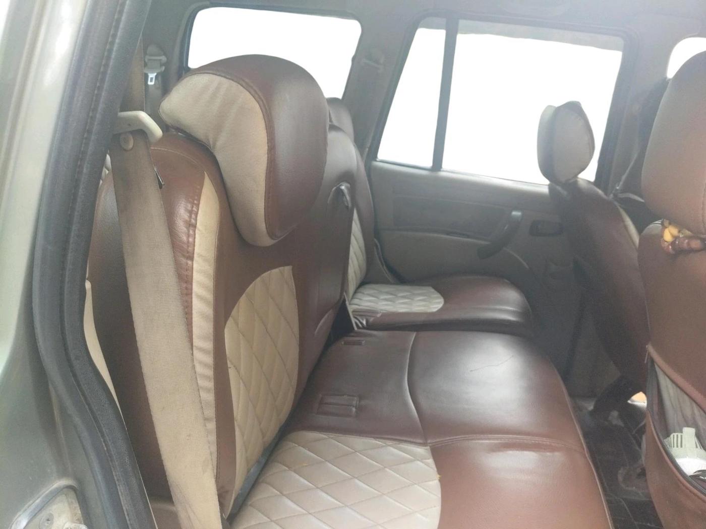 2013 Mahindra Scorpio VLX 2WD AIRBAG BS-III, Diesel, Manual, 1,35,078 km, interior