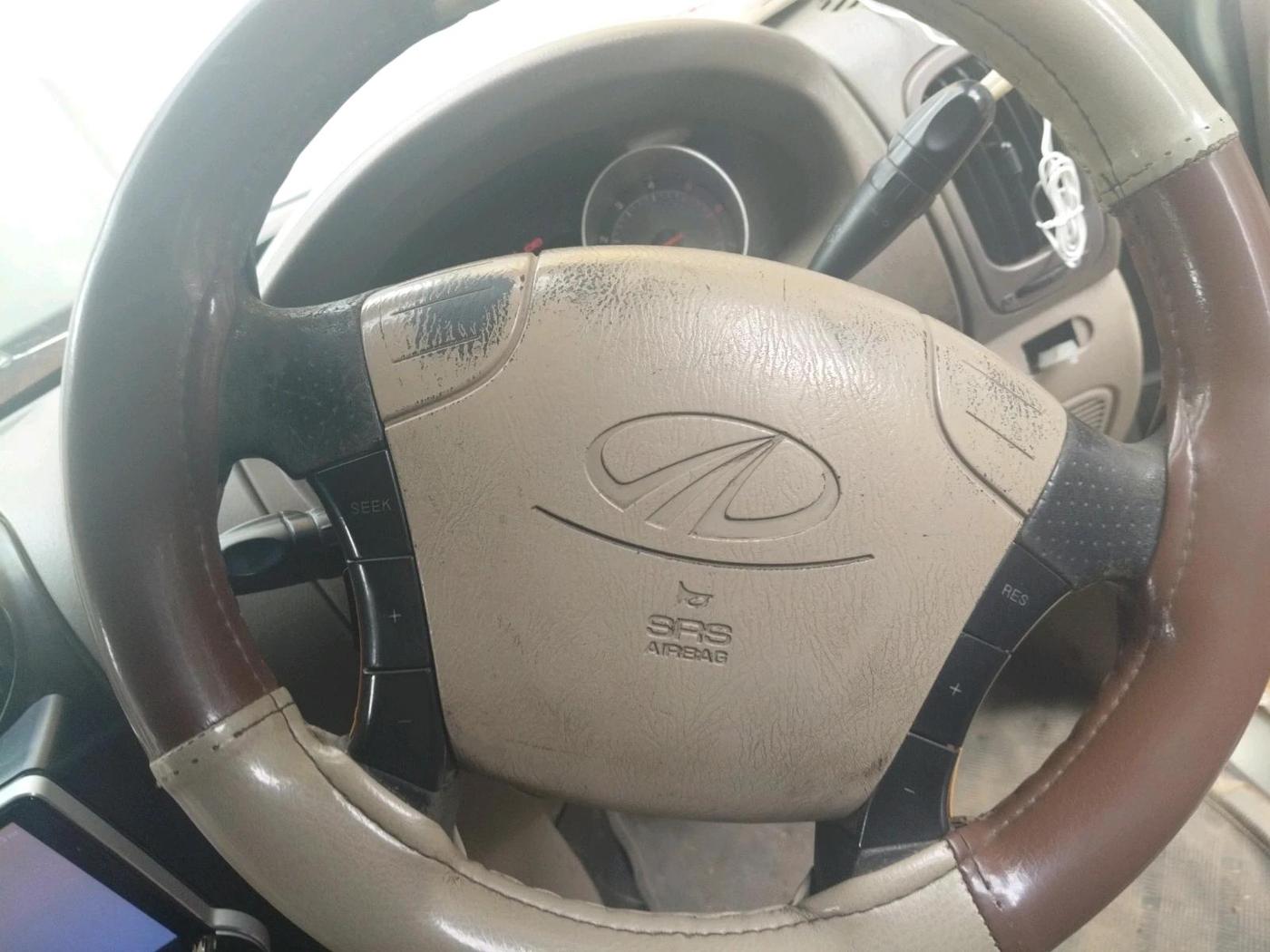 2013 Mahindra Scorpio VLX 2WD AIRBAG BS-III, Diesel, Manual, 1,35,078 km, interior