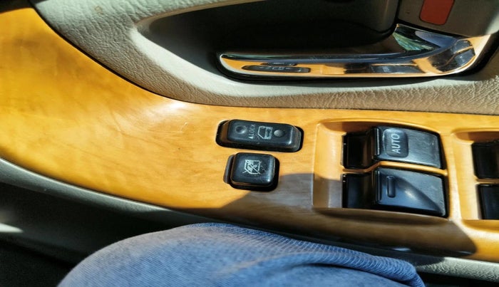 2011 Toyota Innova V 2.5 7 STR, Diesel, Manual, 1,66,846 km, interior