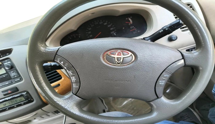 2011 Toyota Innova V 2.5 7 STR, Diesel, Manual, 1,66,846 km, interior