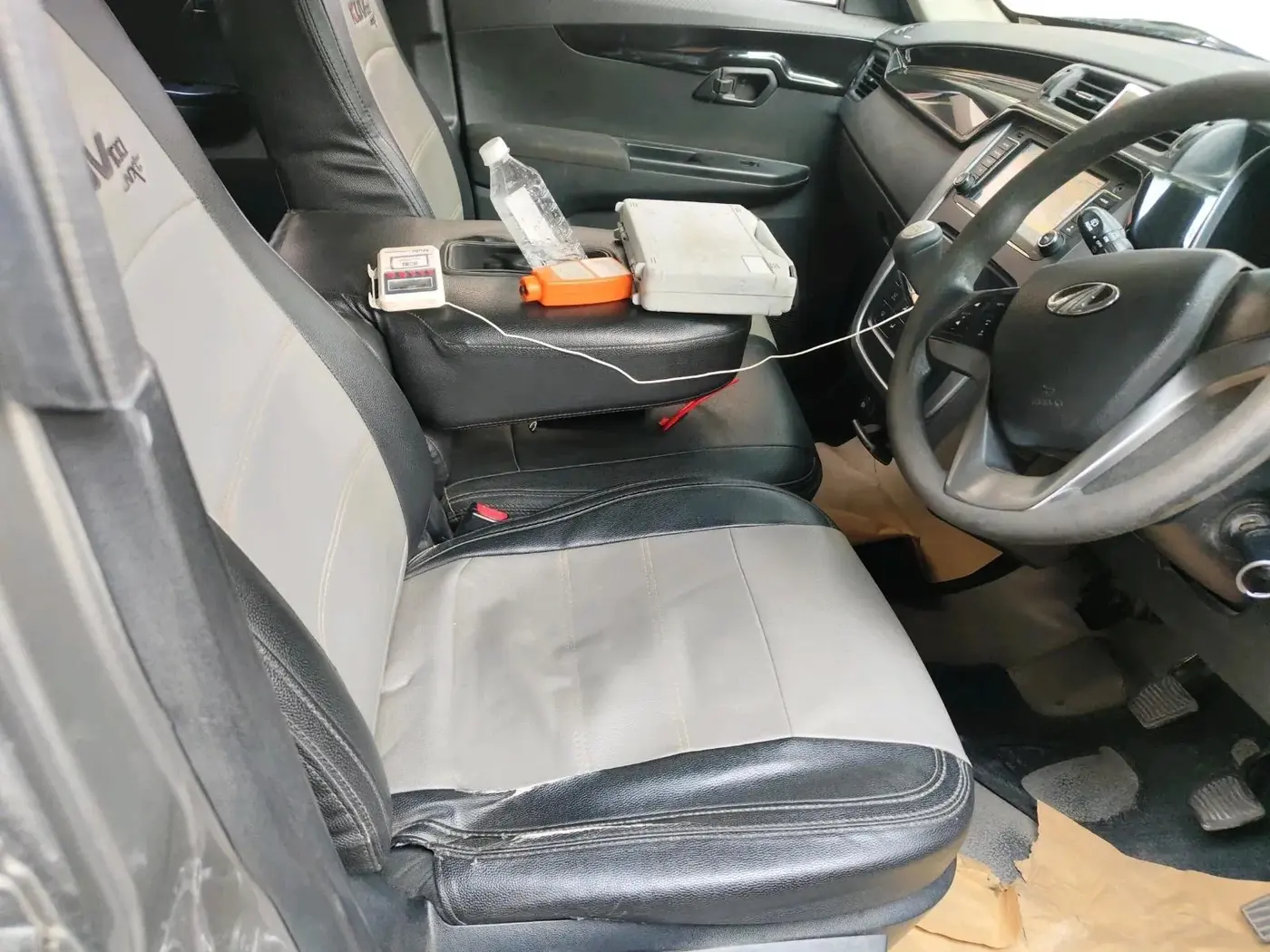 2018 Mahindra KUV 100 NXT K8 P 6 STR, Petrol, Manual, 85,701 km, interior