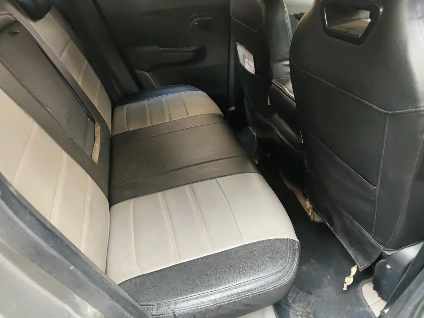 2018 Mahindra KUV 100 NXT K8 P 6 STR, Petrol, Manual, 85,701 km, interior