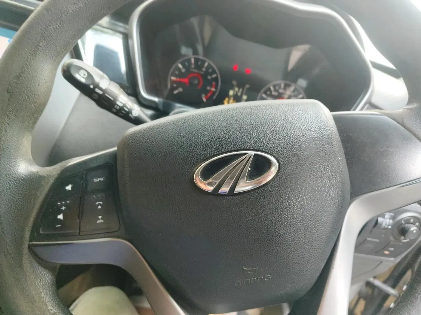 2018 Mahindra KUV 100 NXT K8 P 6 STR, Petrol, Manual, 85,701 km, interior