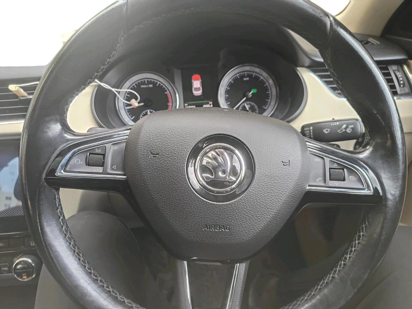 2017 Skoda Octavia STYLE PLUS AT 1.8 TSI, Petrol, Automatic, 1,23,557 km, interior