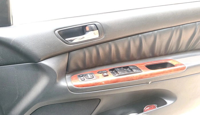 2004 Toyota Camry V3, Petrol, Manual, 1,16,808 km, interior