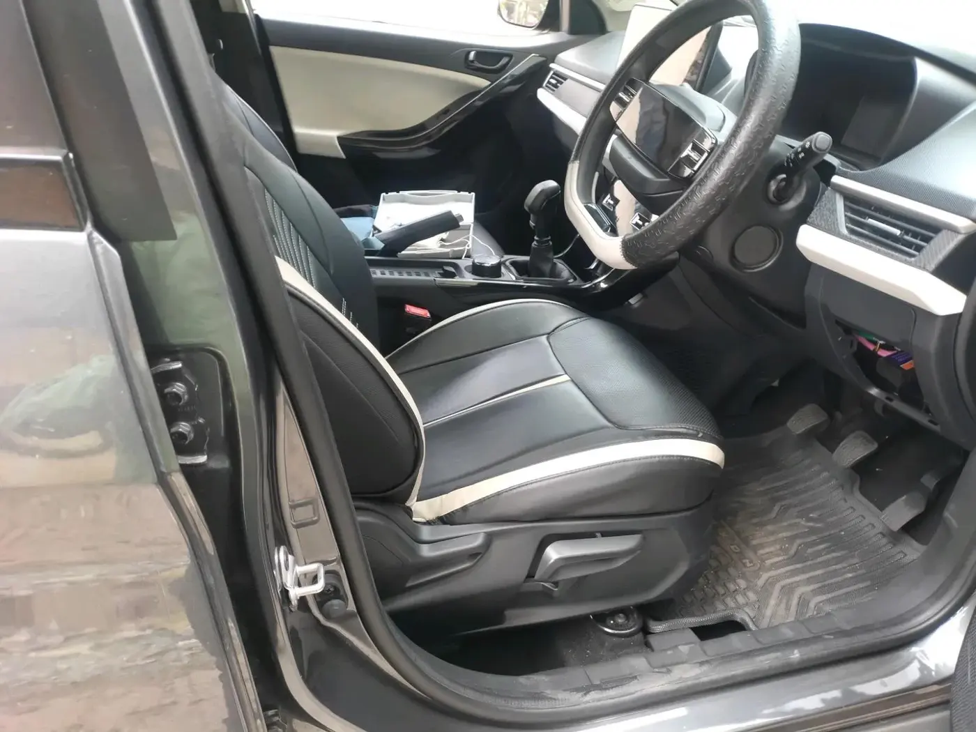 2025 Tata NEXON Creative Plus (PS) 1.2 Petrol Dual Tone, Petrol, Manual, 9,608 km, interior