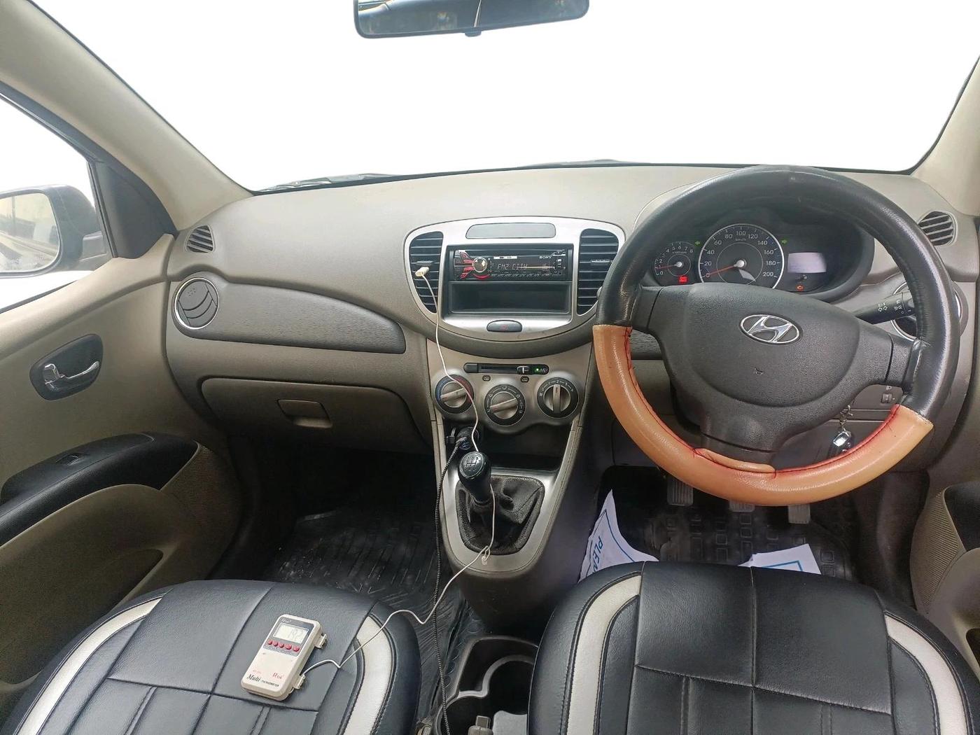2013 Hyundai i10 MAGNA 1.2, Petrol, Manual, 1,00,854 km, interior