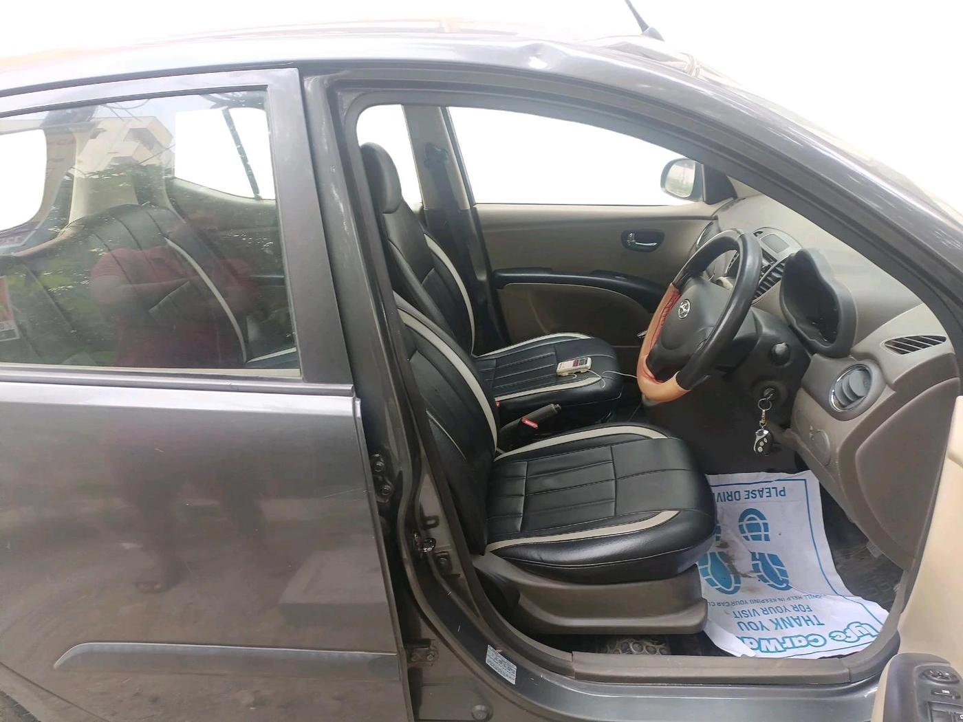 2013 Hyundai i10 MAGNA 1.2, Petrol, Manual, 1,00,854 km, interior