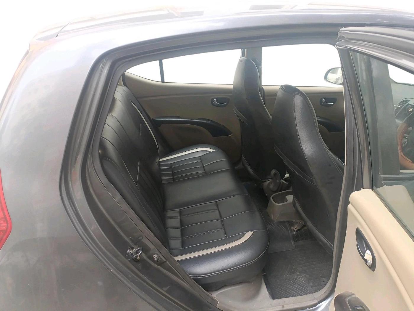 2013 Hyundai i10 MAGNA 1.2, Petrol, Manual, 1,00,854 km, interior