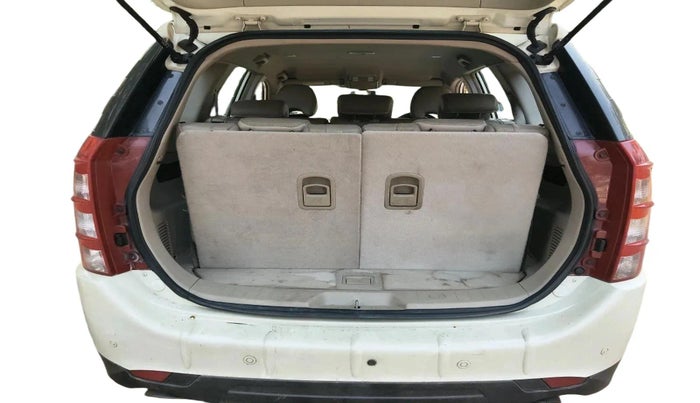 2016 Mahindra XUV500 W8, Diesel, Manual, 65,978 km, exterior