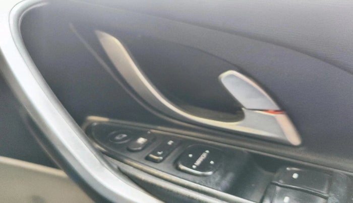 2016 Mahindra XUV500 W8, Diesel, Manual, 65,978 km, interior