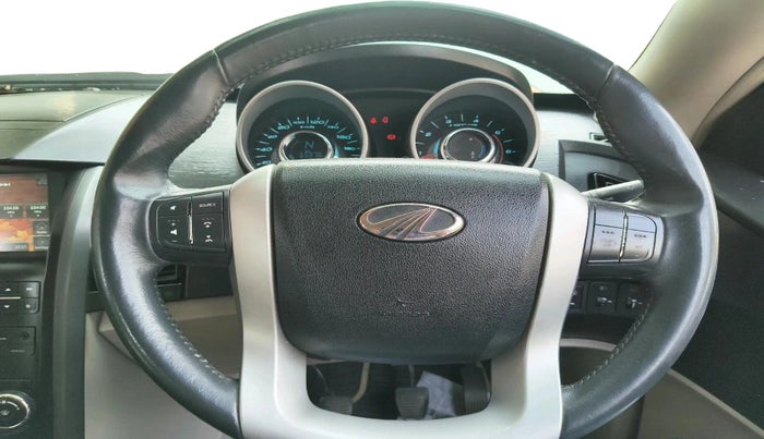 2016 Mahindra XUV500 W8, Diesel, Manual, 65,978 km, interior