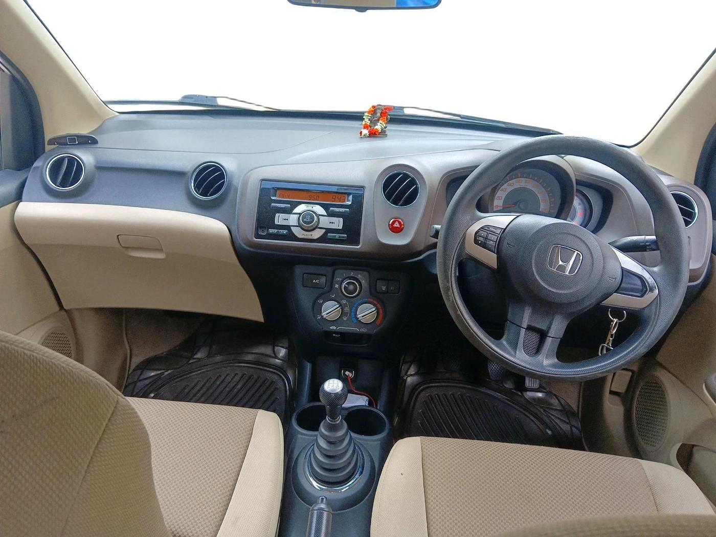 2013 Honda Brio V MT, Petrol, Manual, 45,217 km, interior