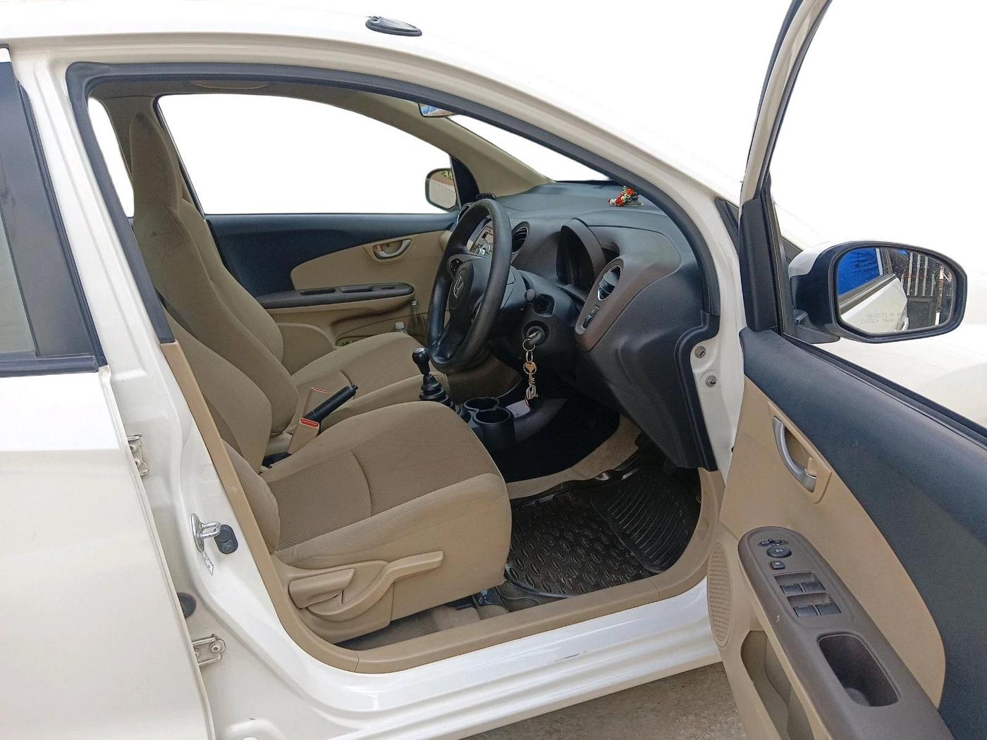 2013 Honda Brio V MT, Petrol, Manual, 45,217 km, interior